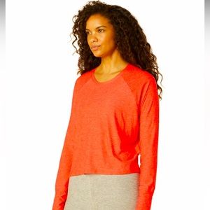 NWT $66 Beyond Yoga Women's Coral Featherweight Daydreamer  Pullover Top Small